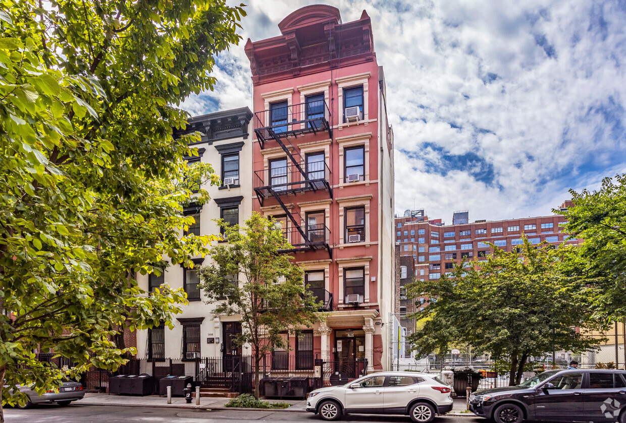 Foto principal - 310 W 18th St