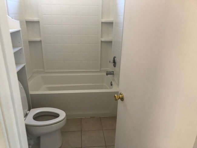 Building Photo - 4 Bedroom 2 Bath House for Rent