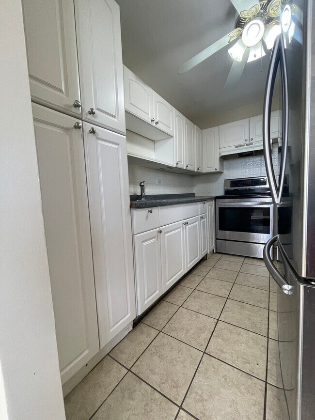 Building Photo - 4300 W Ford City Dr