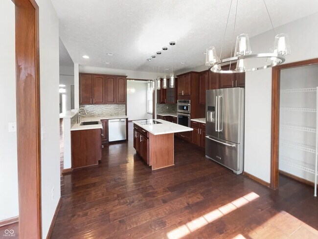 Foto del edificio - 2556 Greythorne Dr