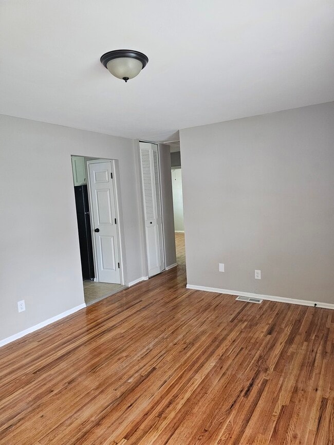 Building Photo - HALF OFF FIST MONTH'S RENT!