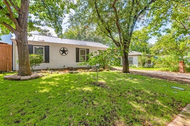 Building Photo - 9625 Larga Dr