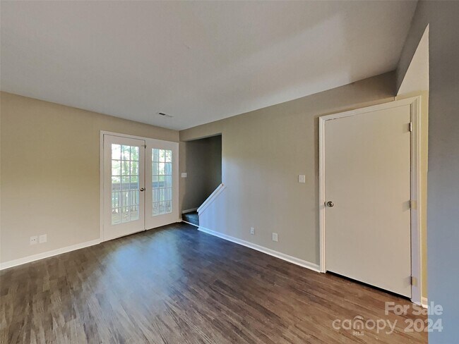 Building Photo - 928 Hearthridge Ct