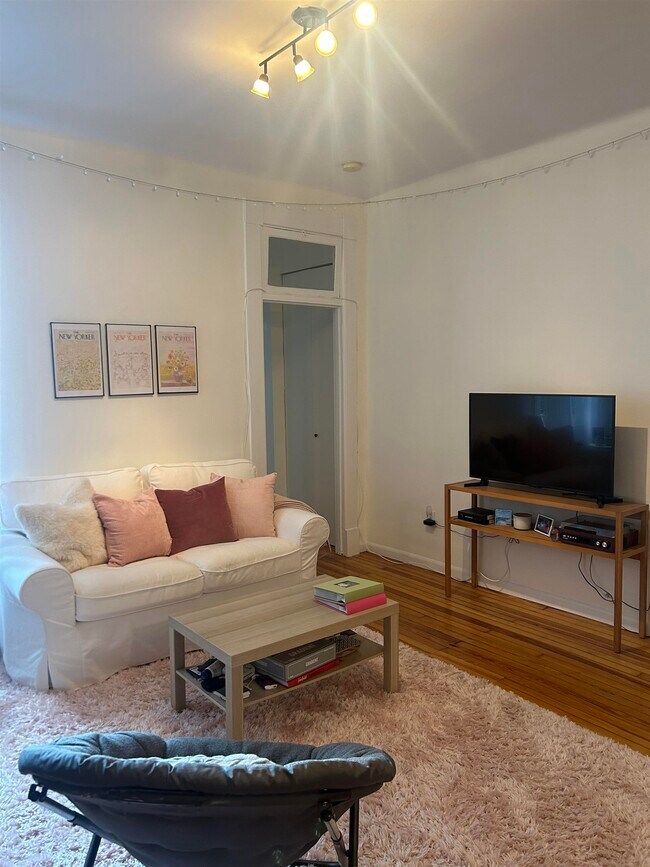 Foto del edificio - 1122 Hudson St