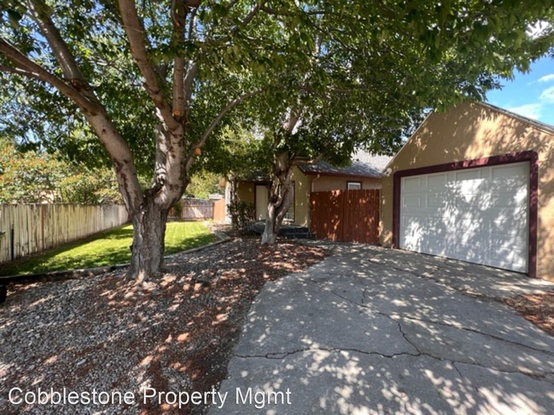 Foto principal - 3 br, 1.5 bath House - 4022 N Christine St