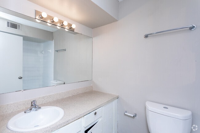 3BR - 2BA - 1,223 SF - Pineview Apartments