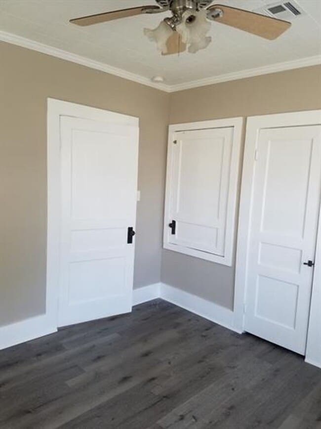 Building Photo - 3-Bedroom, 1-bathroom home!