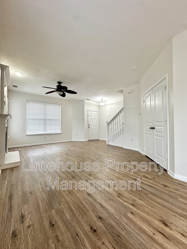 Building Photo - 5872 Ludington Dr