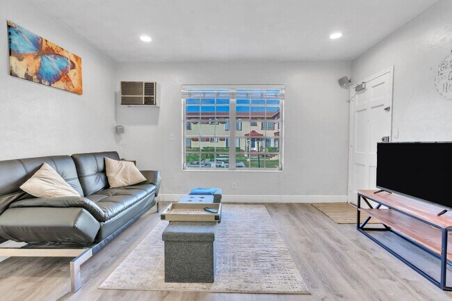Foto del edificio - 605 SW 11th St