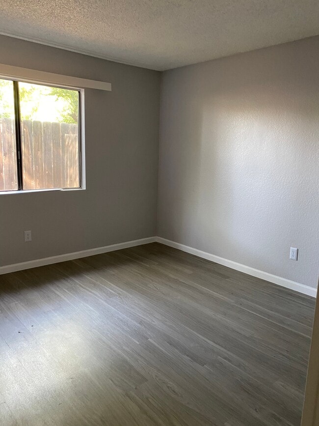 Building Photo - Jurupa Hacienda Apartments