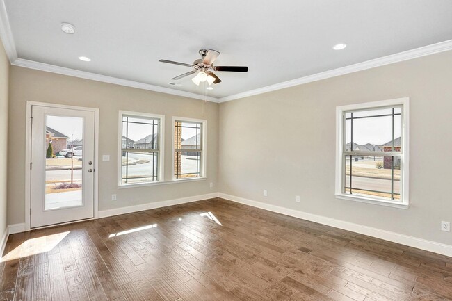 living area - 37 Winter King Dr SW