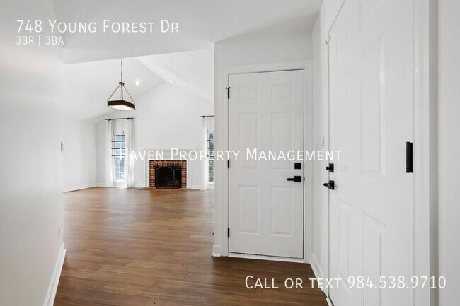 Foto del edificio - 748 Young Forest Dr