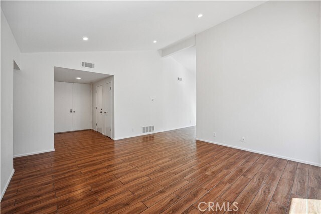 Foto del edificio - 17611 Webster Ave