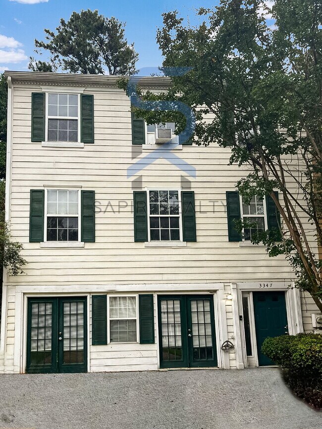 Foto del edificio - Spacious 4-Bedroom Haven with 3 Full Baths...