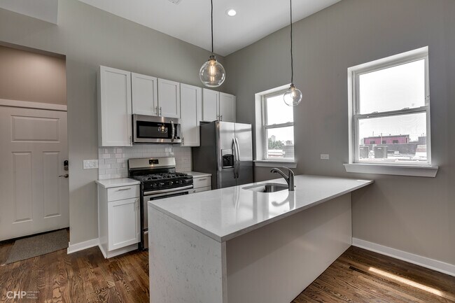 Building Photo - 734 N Throop St