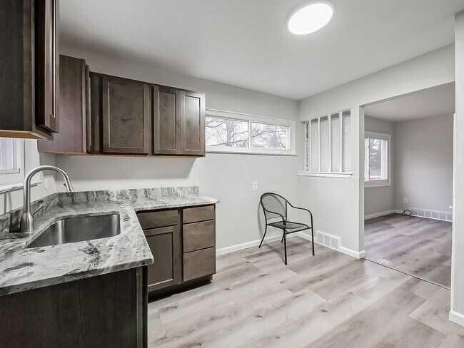 Foto del edificio - AVAILABLE NOW! Charming 3-Bedroom Home in Prime Pontiac Location