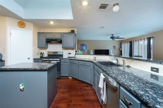 Building Photo - 6700 Carisbrooke Ln