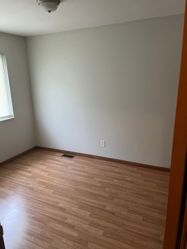 Building Photo - 628 Palisades Dr