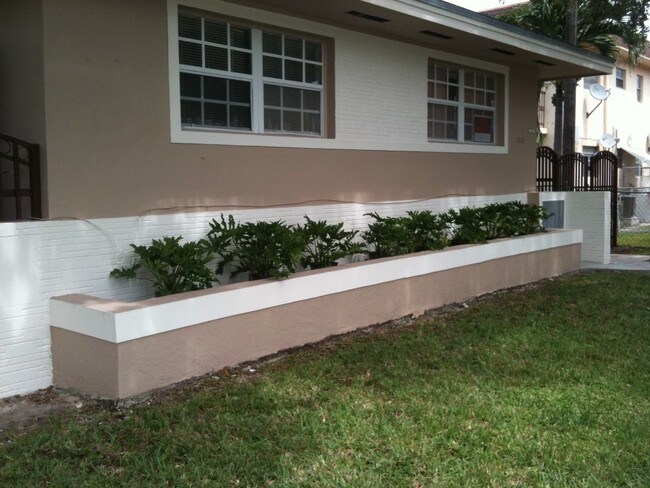 Foto del edificio - 1321 NW 4th St