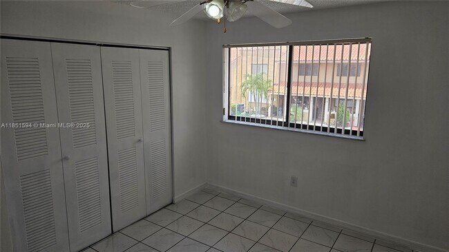 Foto del edificio - 2710 W 60th Pl
