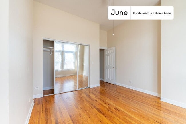 Building Photo - Private bedroom in 3 bed/2 bath Home