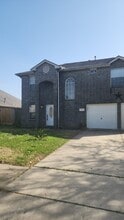 Building Photo - 10914 Spruce Dr N