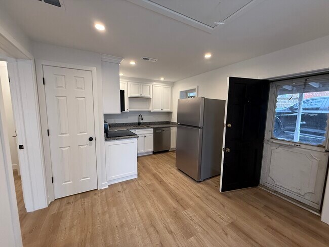 Cocina - vista desde la sala de estar - 303 Wollerton St