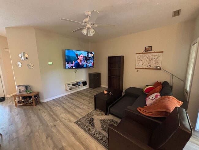 Building Photo - 2 Bed 2 Bath Townhouse