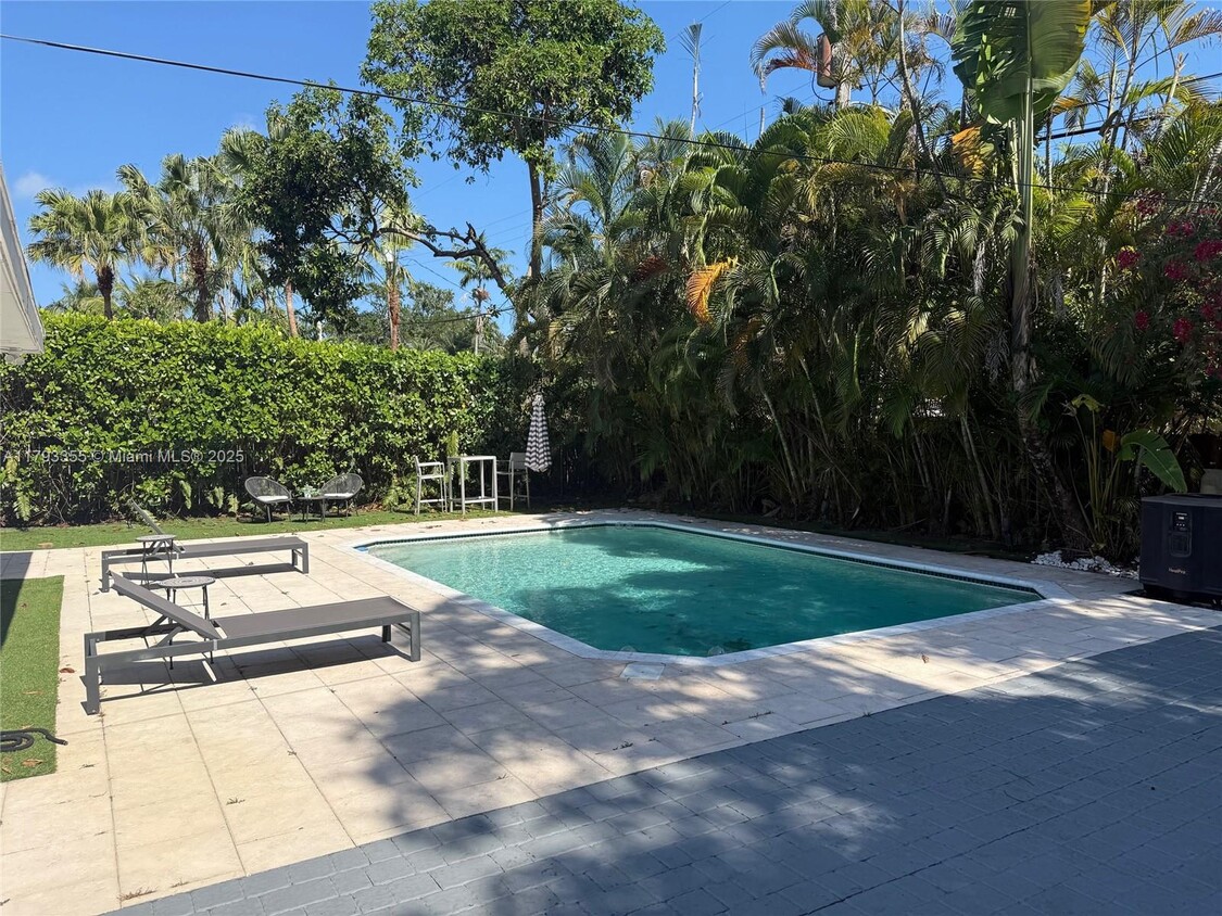 Foto principal - 260 NE 95th St