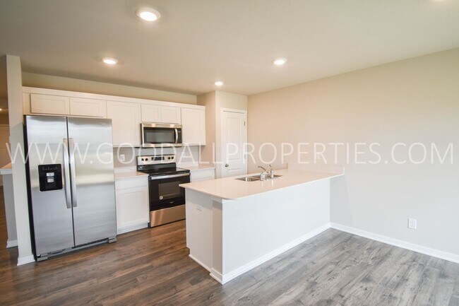 Foto del edificio - 4 Bedroom 3 Bath Ranch Finished Basement i...