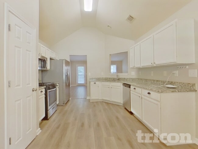 Building Photo - 82 Nashport Ln