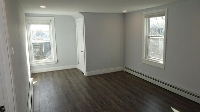 Building Photo - 100 Broad St