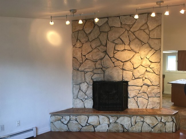 Building Photo - 4401 Reka Dr
