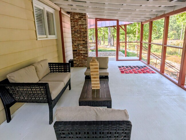 Foto del edificio - 1684 Rockford Creek Rd