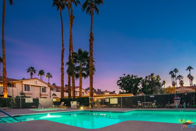 Condo complex - 505 S Farrell Dr