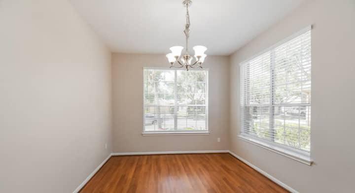 Foto principal - 1060 Cabot Cove