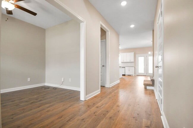 Foto del edificio - Pet Friendly Four Bedroom!