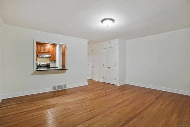 Building Photo - 6 Silvermine Ave