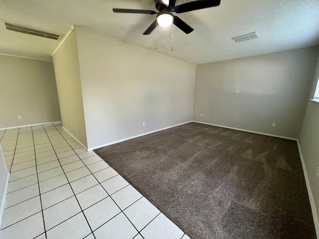 Building Photo - 708 8th St