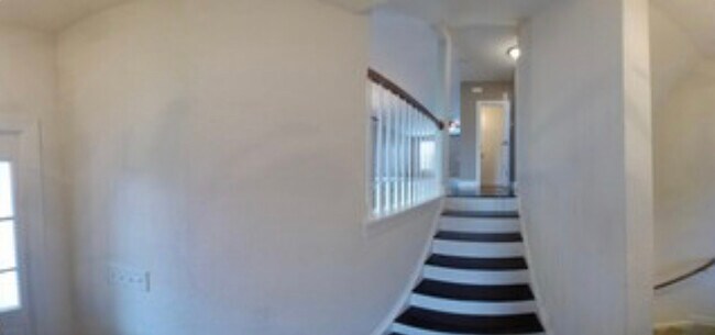 Building Photo - 4525 Leamore Square Rd