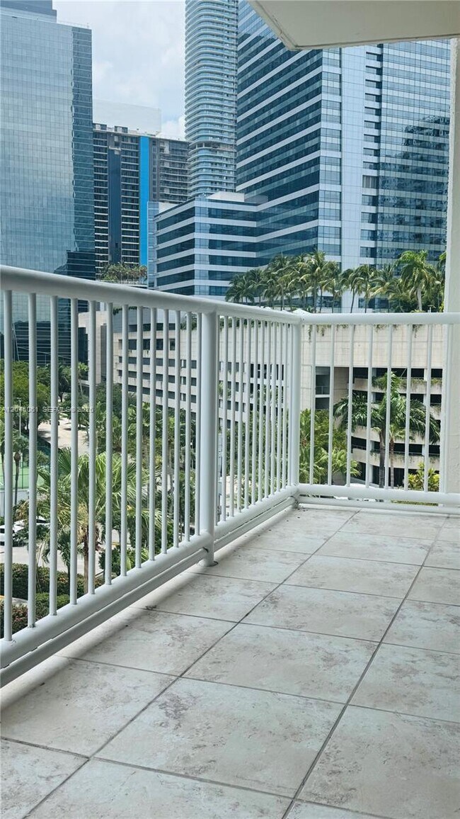 Foto del edificio - 1440 Brickell Bay Dr
