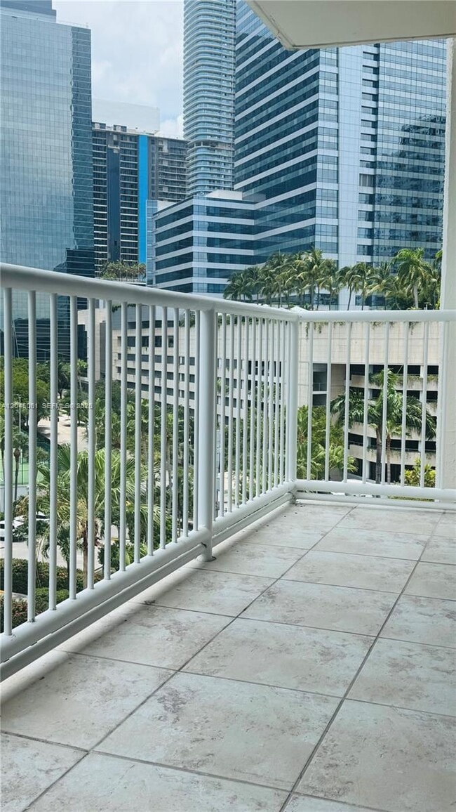 Building Photo - 1440 Brickell Bay Dr