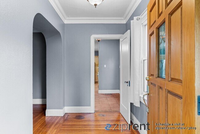 Building Photo - 265 Bancroft Ave