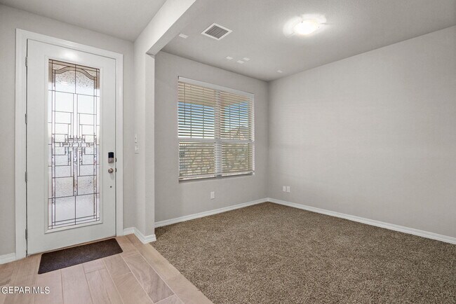 Foto del edificio - 6148 Hidden Row Ave