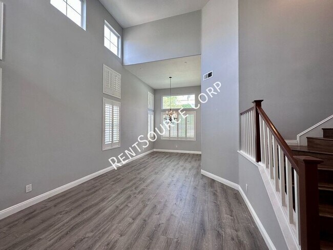Foto del edificio - 4 bed+ Loft and Office, 3 bath Pool Home f...