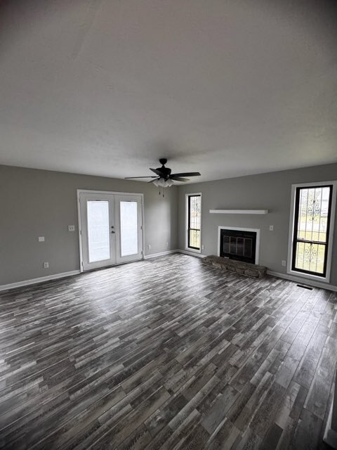 Building Photo - 6885 Kingsgate Dr