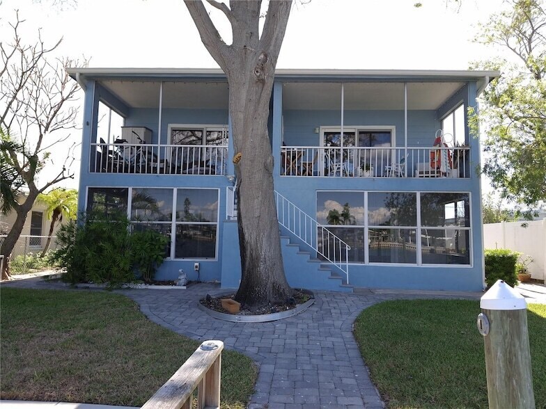 Foto principal - 11355 3rd St E