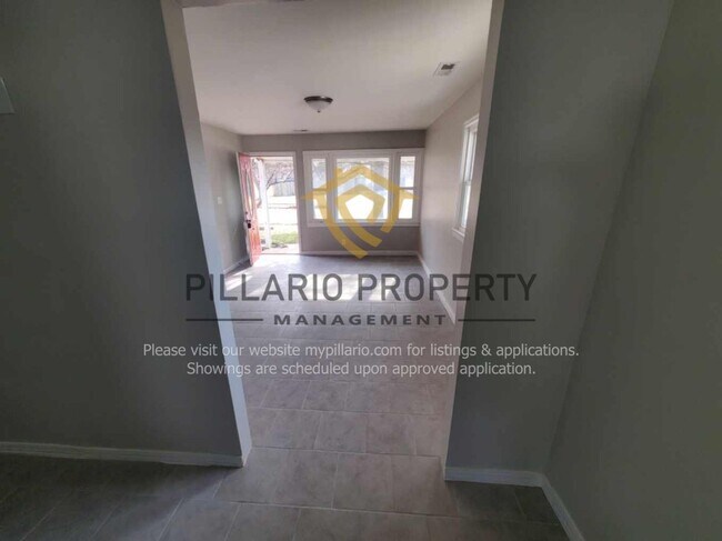 Foto del edificio - Big Lawrence 4 Bedroom Corner Lot!