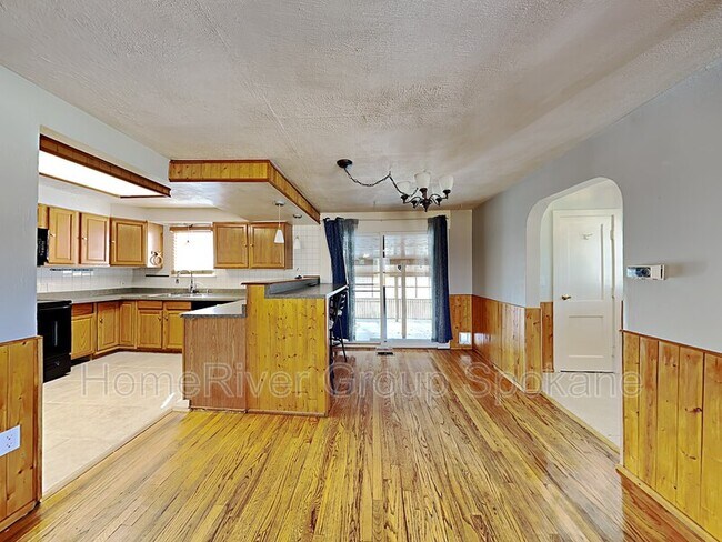 Building Photo - 7106 N Altamont St