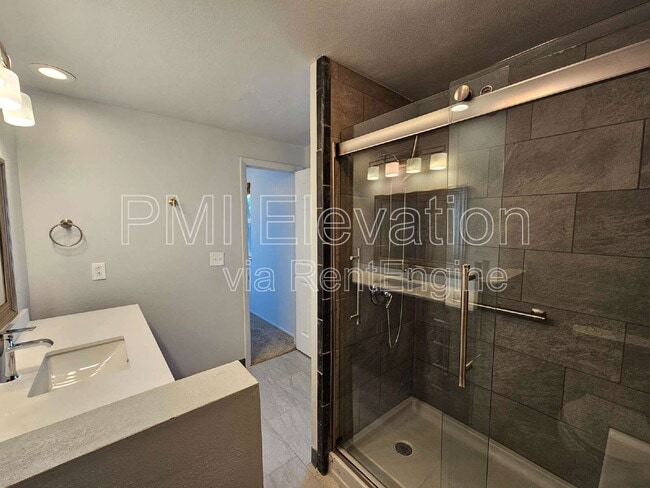 Foto del edificio - 6824 S Willow St